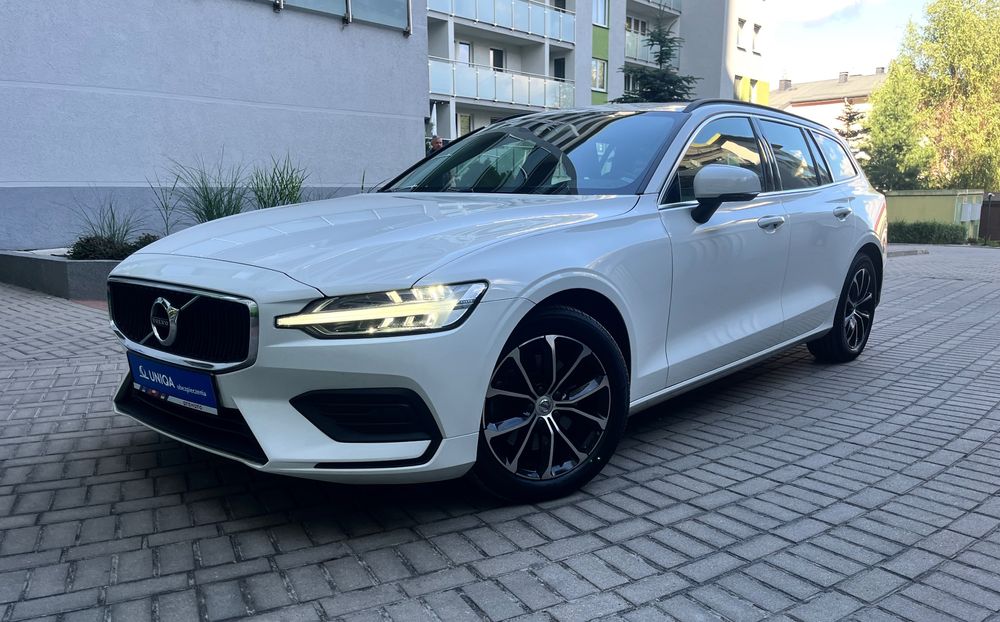 Volvo V60 II B3 B DKG Momentum Pro 2022