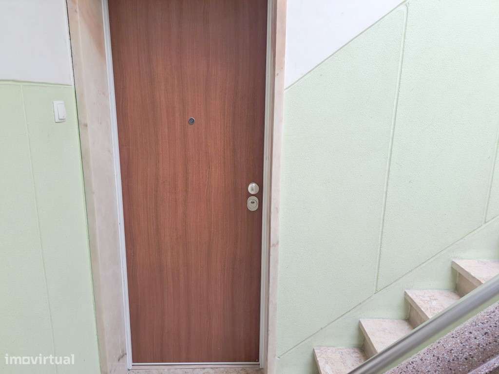 Acolhedor apartamento T1, próximo a Comércio e Serviços, totalmente...-8