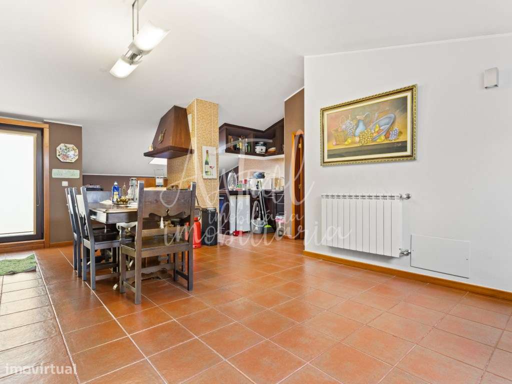 Duplex T5 no centro de Ponte de Lima com terraço panorâmico e 2 gar...-19