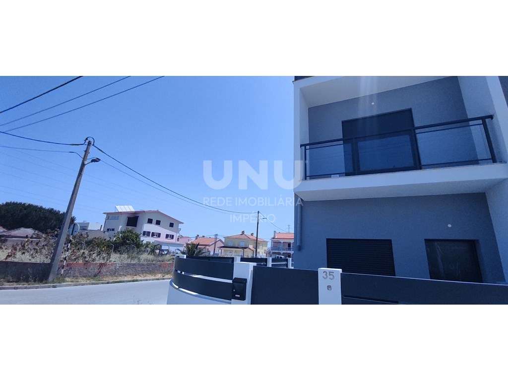 MORADIA PREMIUM TRIPLEX 5 ASSOALHADAS em Fernão Ferro 3 WC-6