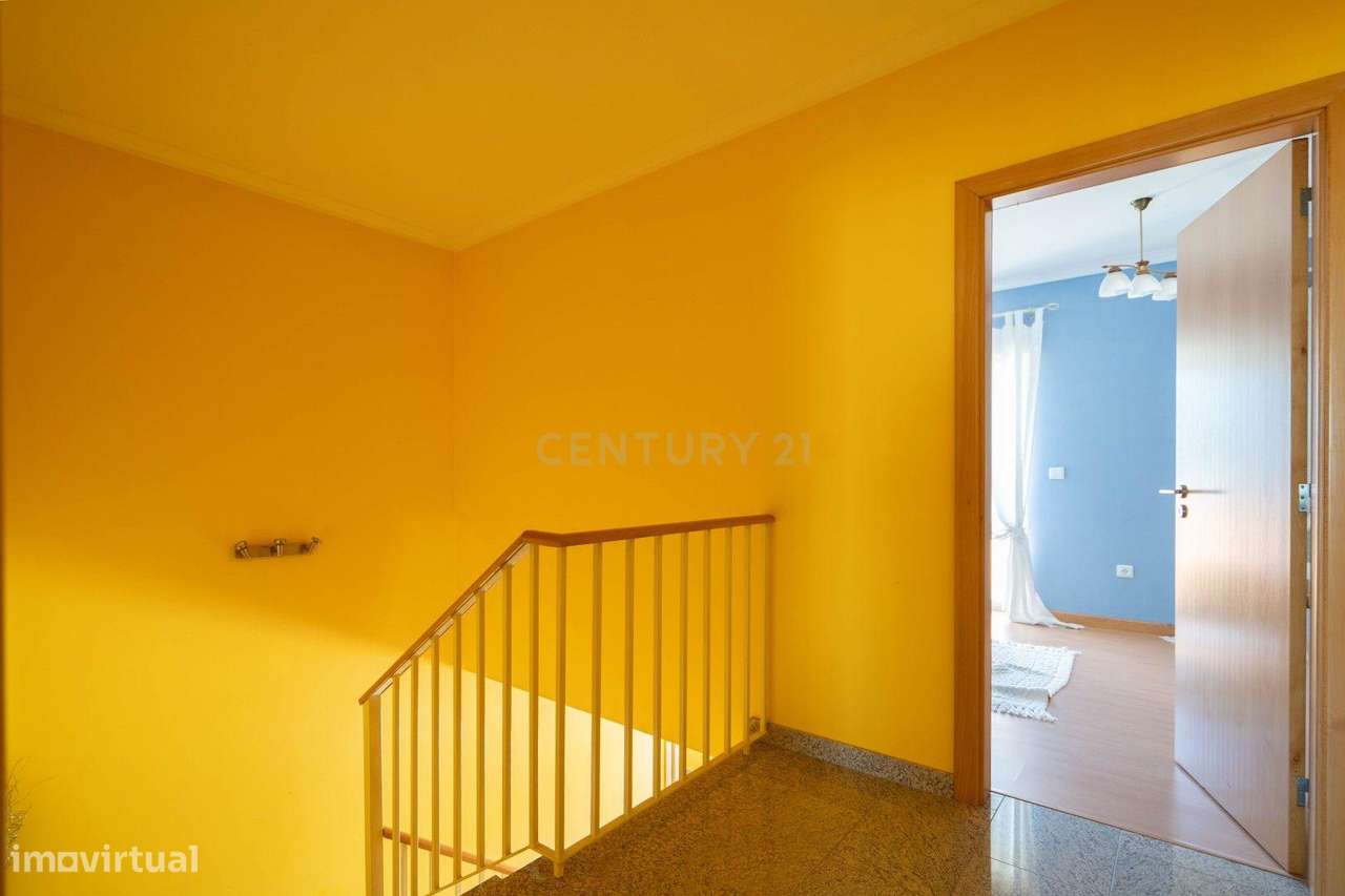 Moradia T3 - C/ espaço exterior e piscina-45