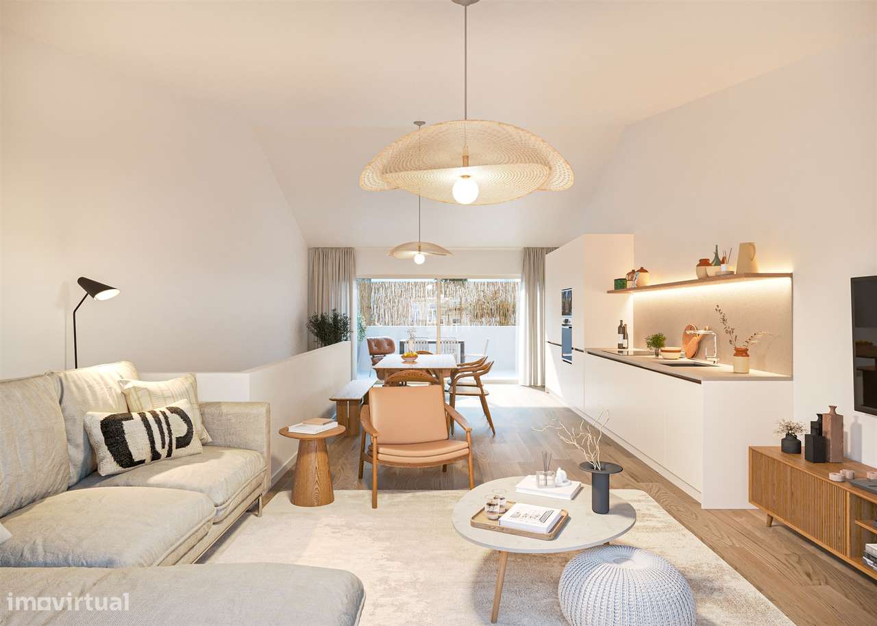 Marquês | Moradia Triplex T3+1 com 2 Garagens e Varandas-10
