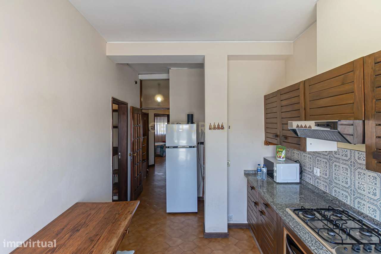 Apartamento T2+1 com Terraço na Prestigiada Rua da Alegria-5