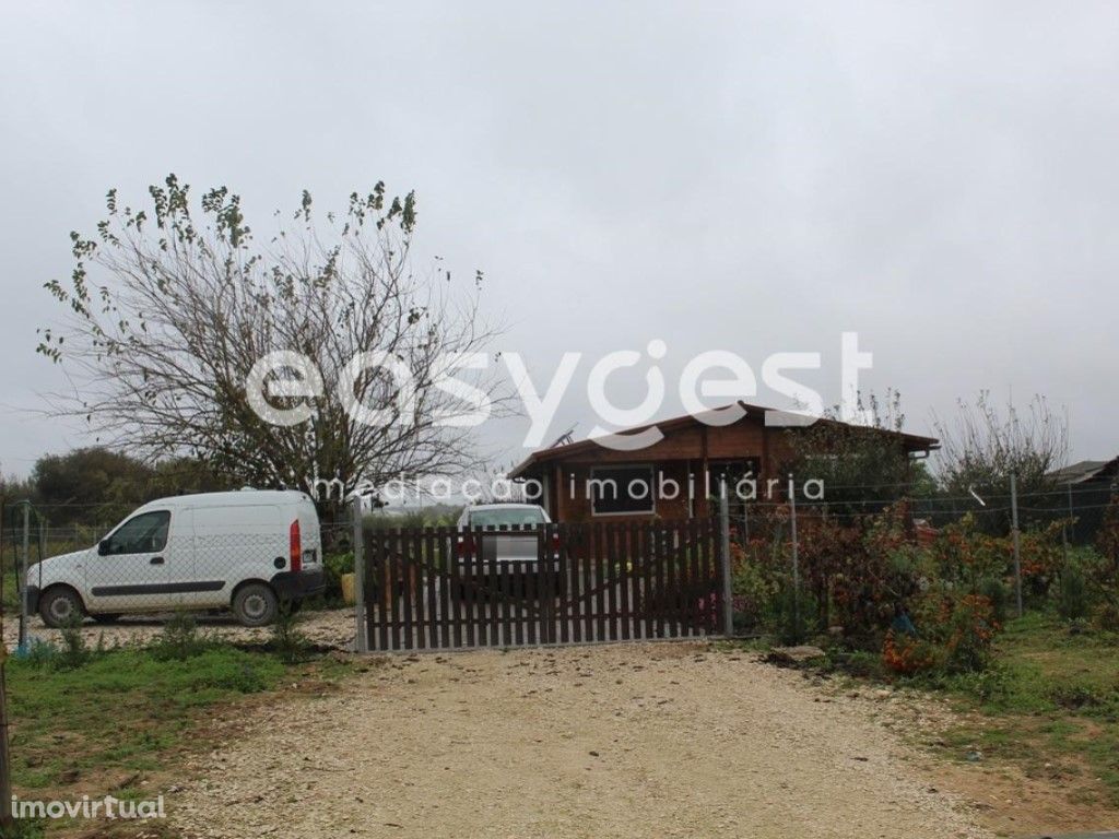 Terreno de 1ha c/ casa Nórdica como nova em Almeirim