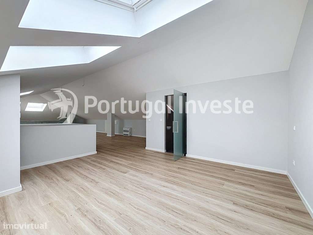 Sublime Duplex T4 com Mezanino no centro de Carcavelos-38
