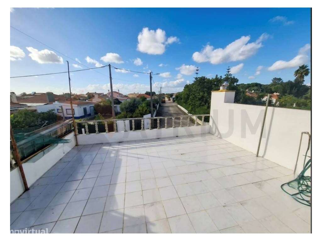 Moradia T3 em Azeitão | Espaço, tranquilidade e muito potencial-19
