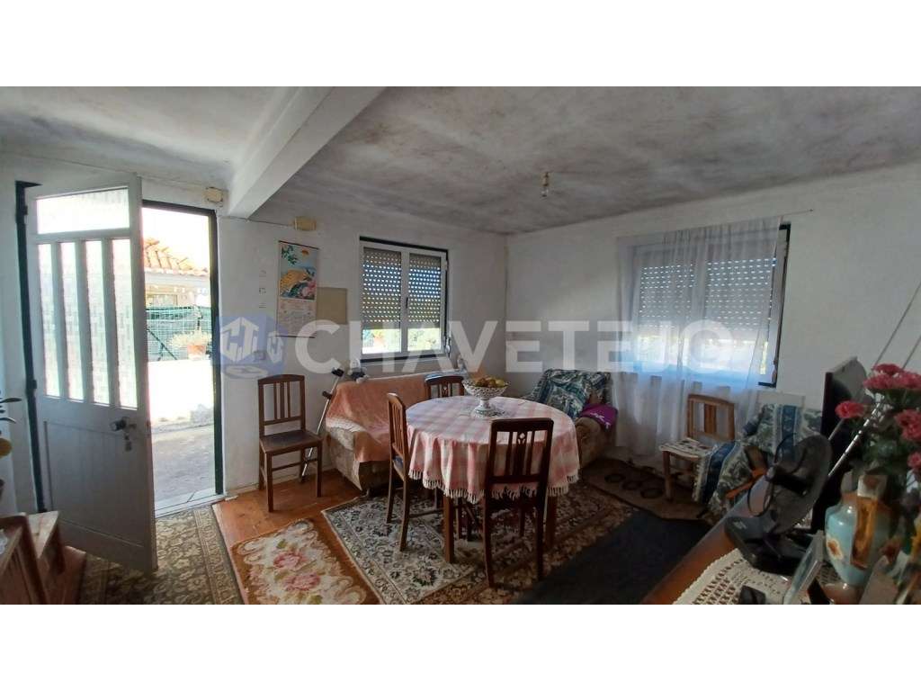 Prédio com habitação, armazém, e logradouro a 3 minutos de Tomar.-29