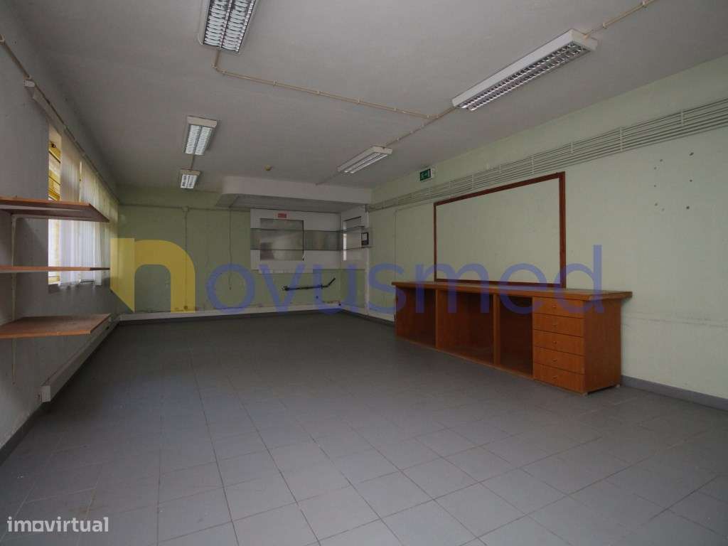 Edifício para Comércio, Serviços e Escritórios com Estacionamento n...-15