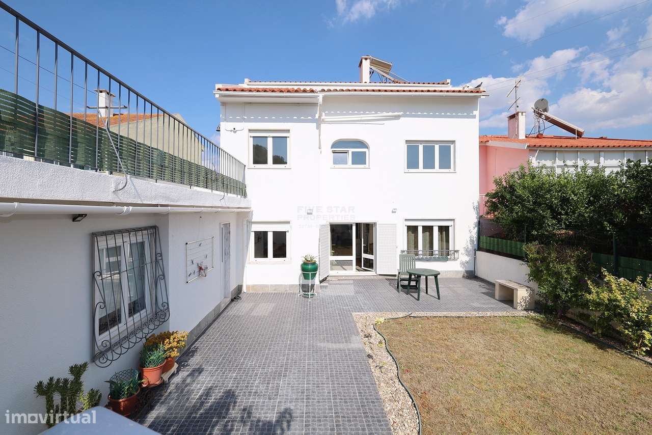 Moradia com duas fracções – Rentabilidade Imediata – Porto Salvo – Oei-23