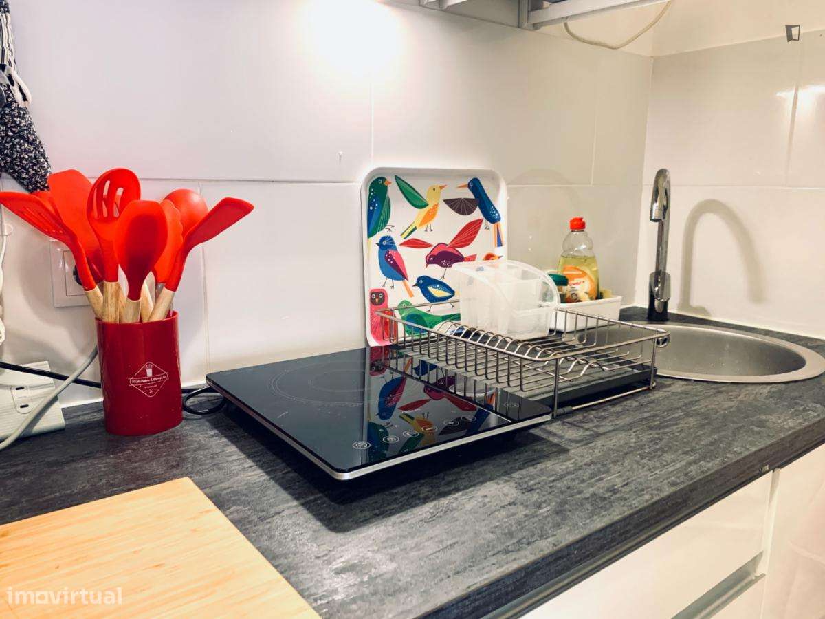 Quarto - localizado em Benfica Lisbon - Grande imagem: 2/22