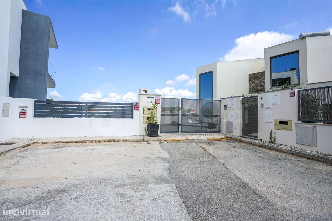 MORADIA T3 COM PISCINA, CONSTRUÇÃO ANTISSÍSMICA, ISOLAMENTO PREMIUM E-51