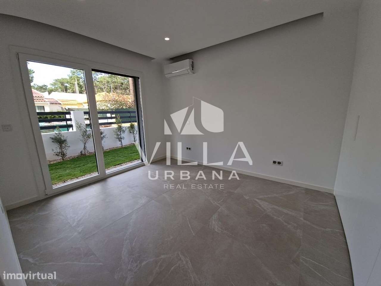 Moradia Isolada T4 com Piscina na Aroeira – A 5 Minutos da Praia da-16