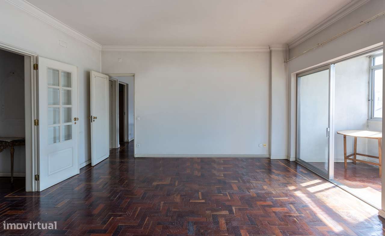 Apartamento T2 com elevador, Avenida da República, Lisboa-5