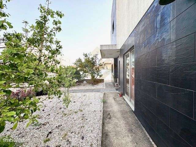 Moradia T4 com espaço exterior em Válega-37