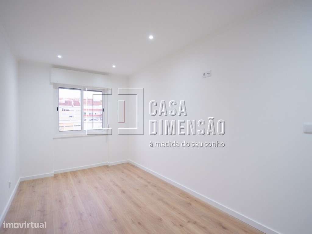 Apartamento de tipologia T2, em fase de Remodelação, no Cacém!!-15