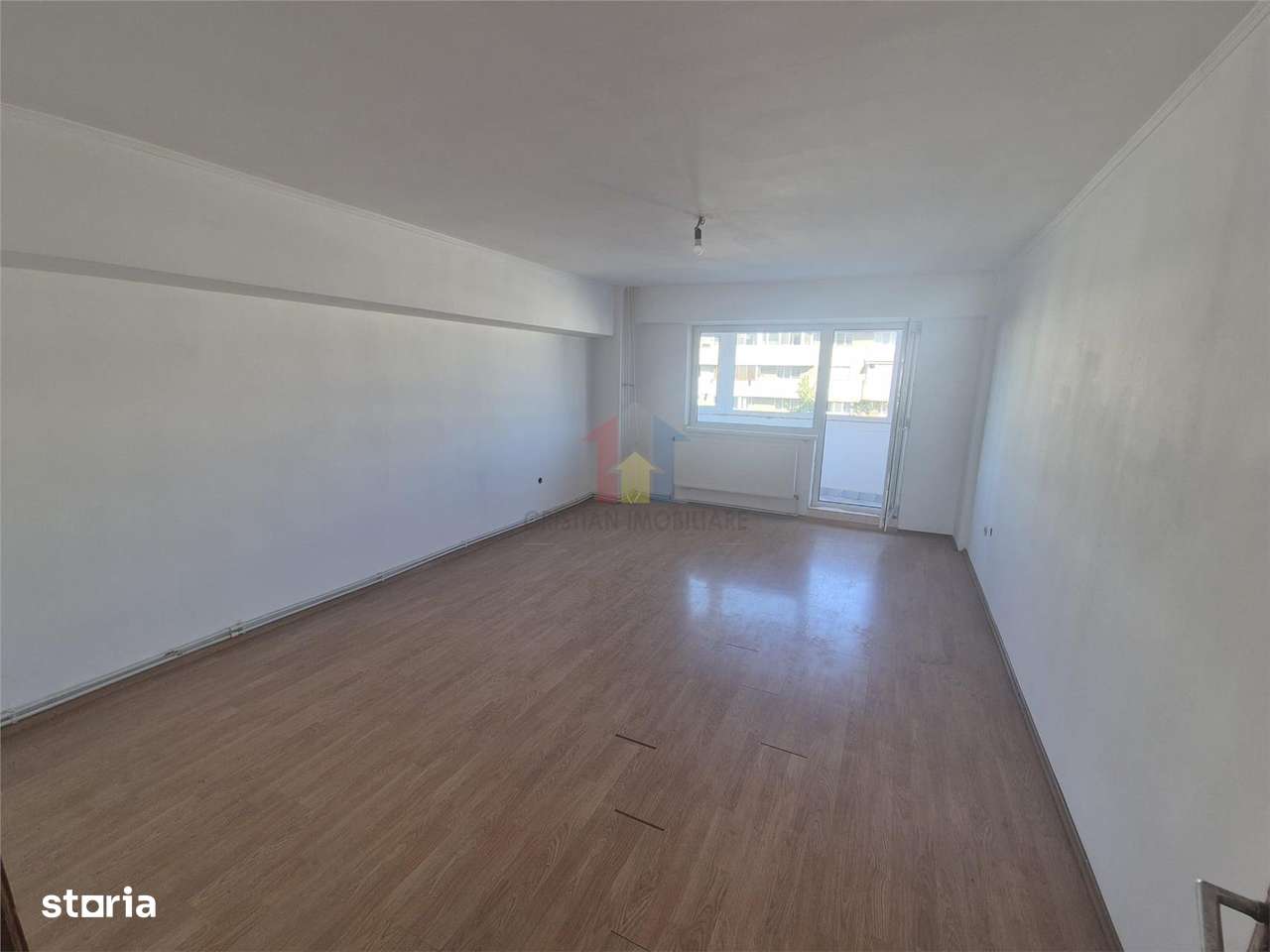 ULTRACENTRAL 67mp Calarasilor 2 cam Decomandat etaj de mijloc - Imagine principală: 1/5