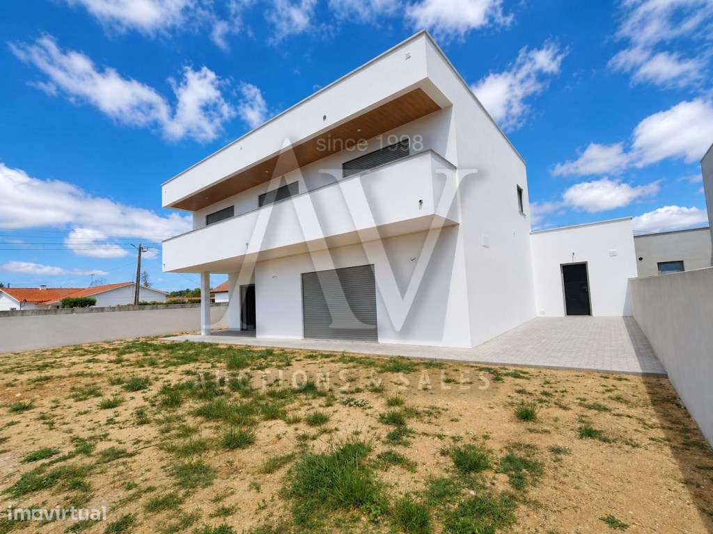 MORADIA V3+1 || Batalha || 294,50 m2 de construção-7