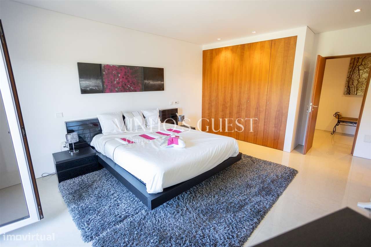 Moradia V4 de Luxo (650m2) Implantada em Terreno de 12500m2 - Souto, G-14