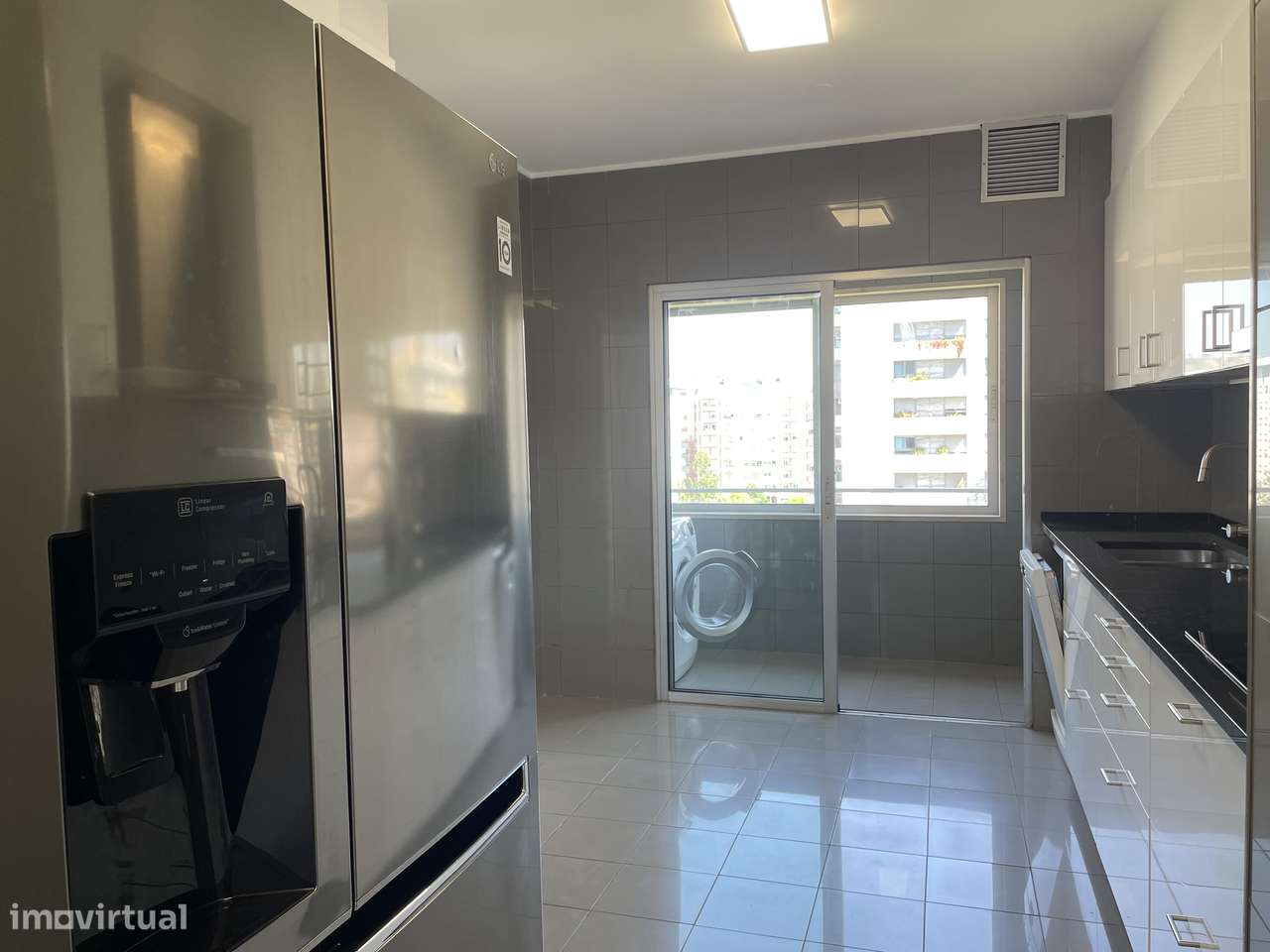 Apartamento Familiar Espaçoso e Funcional com Excelentes Acessibilidad - Grande imagem: 4/29