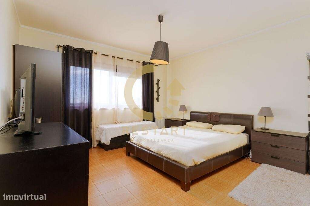 T2 - Parcialmente Renovado - Localização Premium - Vila Nova de Gaia-13