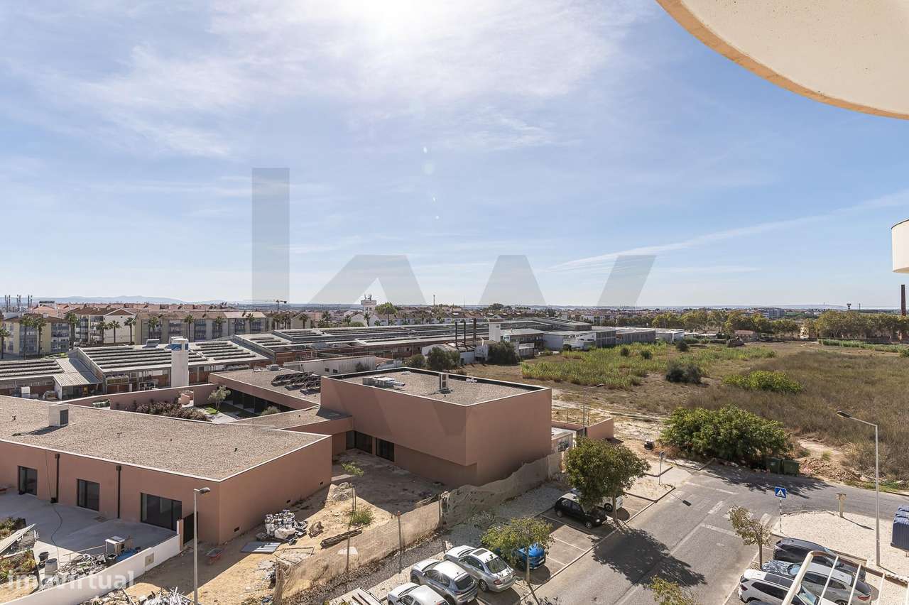 Apartamento T3 com elevador e vista desafogada, Urbanização do Moinho,-11