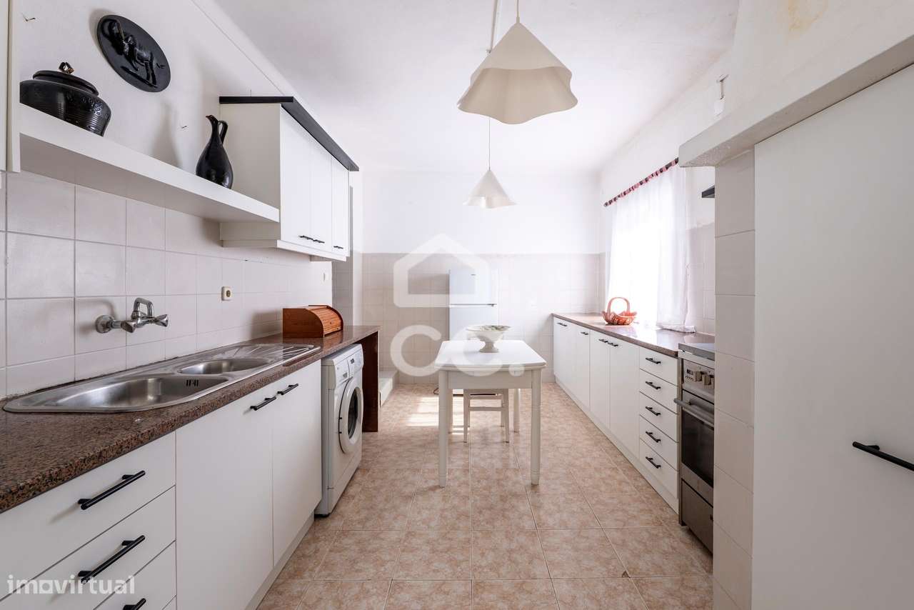 Moradia T2+2 com garagem e vista Serra de Montejunto em Murteira, Cada-12