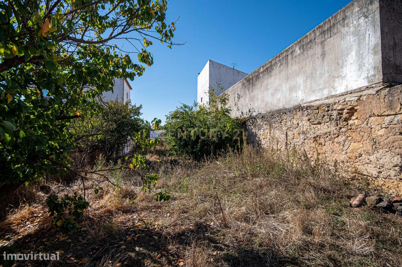 Prédio Urbano em Ruína em Labrugeira-9