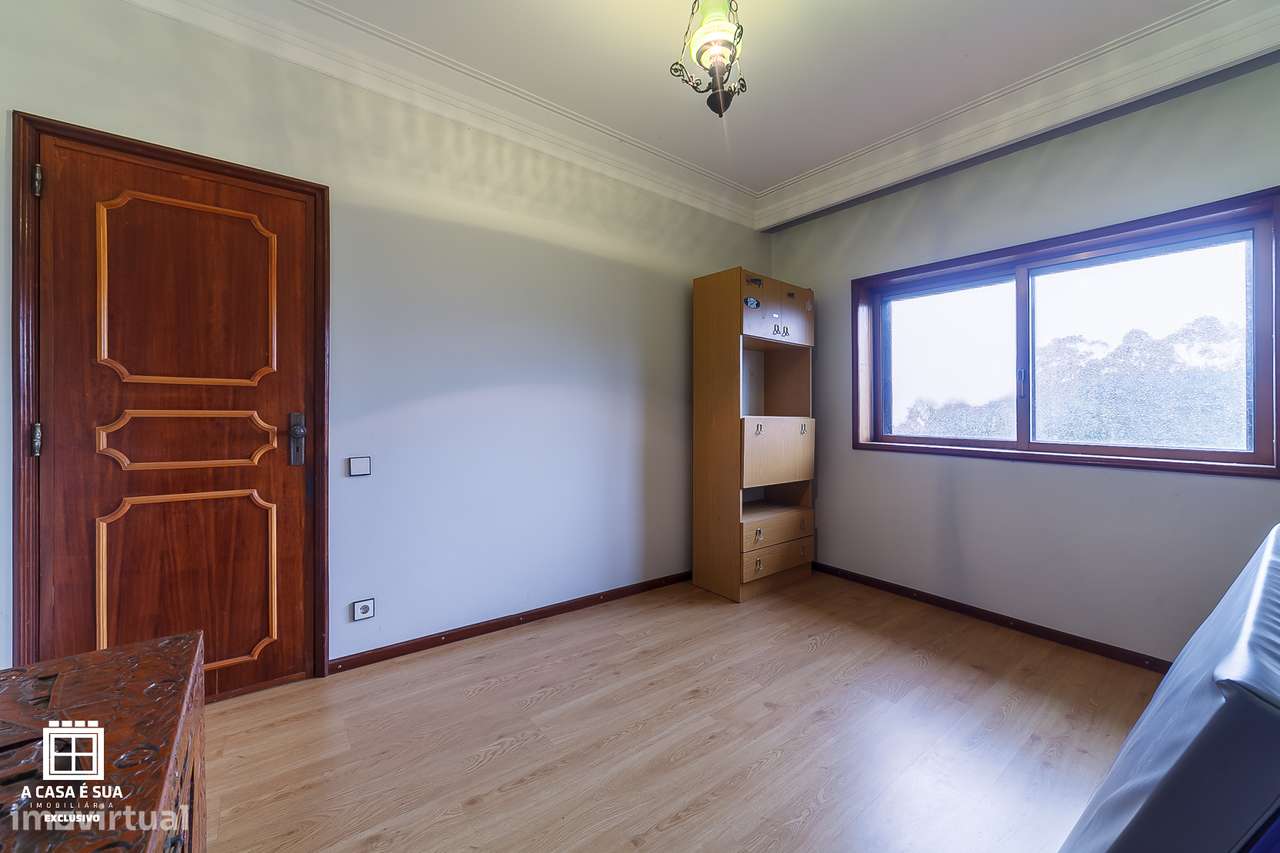 Moradia T4 de três frentes em Baguim do Monte - Exclusivo-19