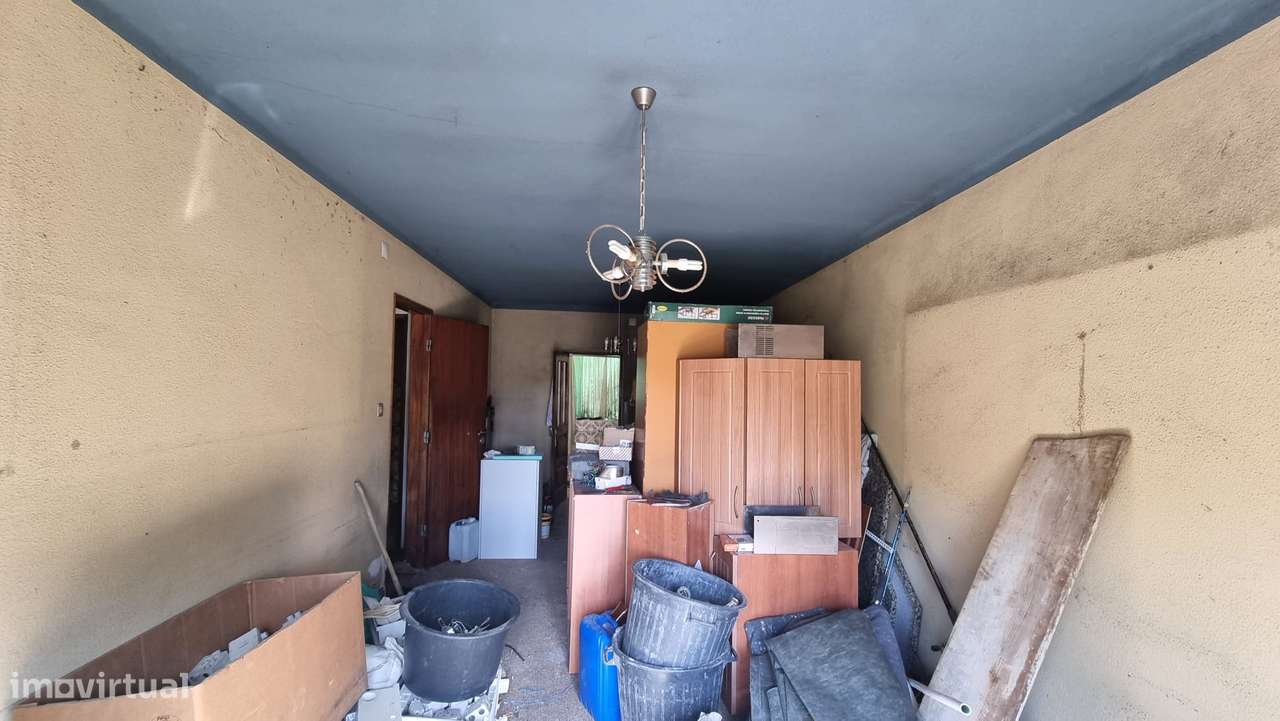 2 Moradias para remodelar com logradouro - Carvalhal Benfeito-23