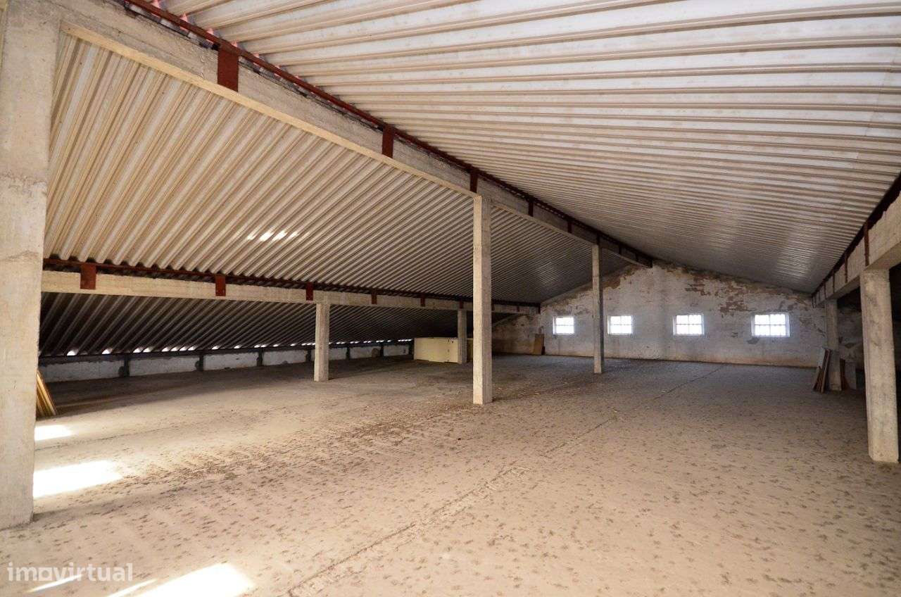 Armazém a 5 minutos do Centro da Cidade - Grande imagem: 2/9