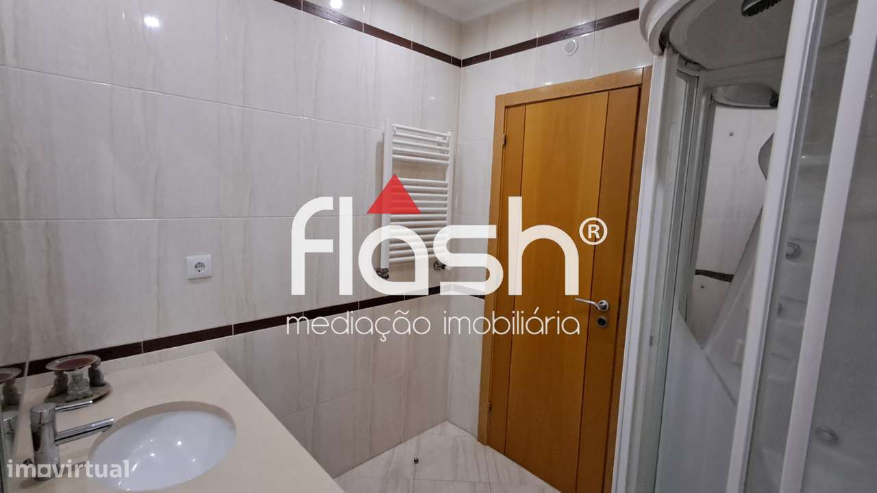 Apartamento T3 com 4 parqueamentos em Odivelas-20