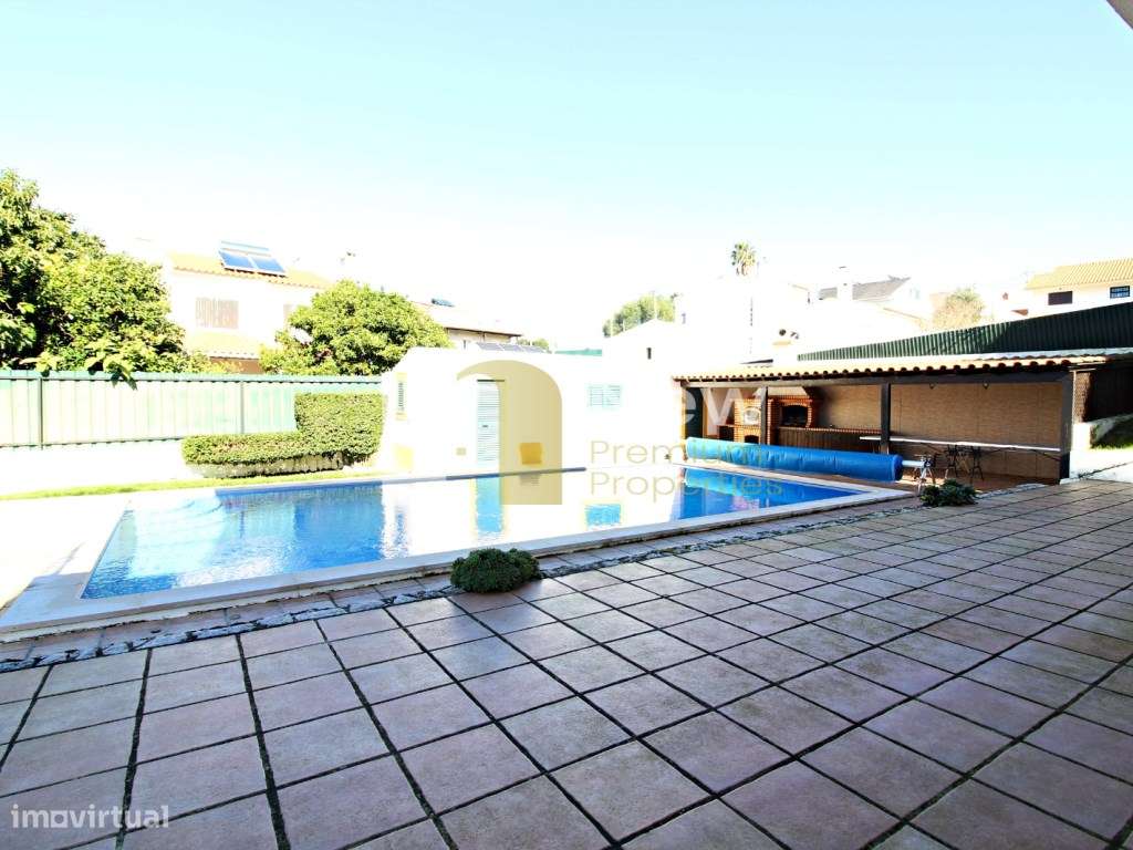 Moradia isolada com 600m2 de terreno com fantástica piscina-47