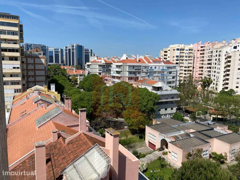 Apartamento T3 na Estrada da Luz, Benfica-12