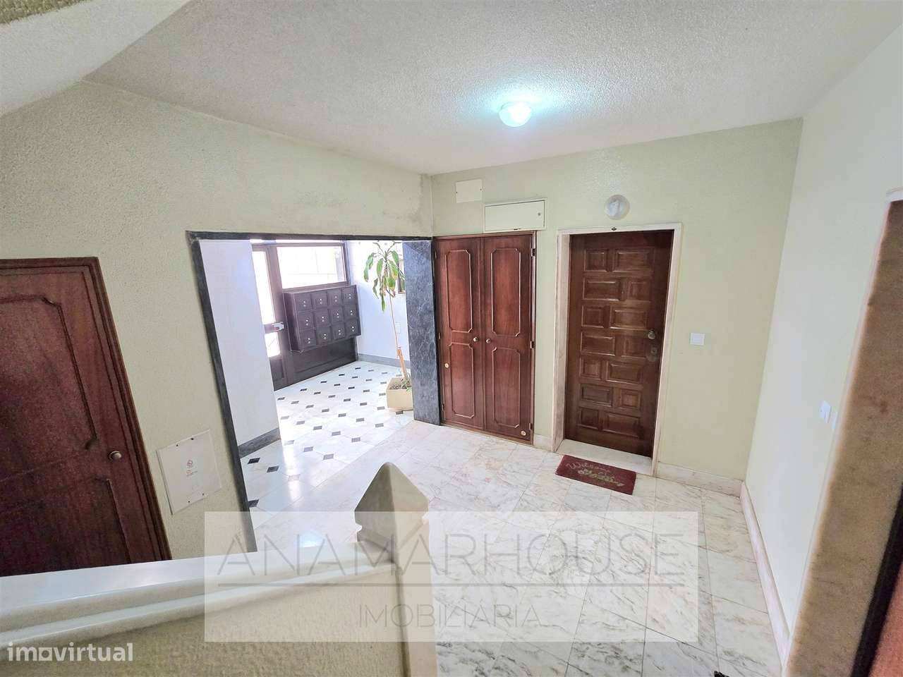 T2 Remodelado com Box para 2 Carros | Open Space 37m² | Vista Verde |-22
