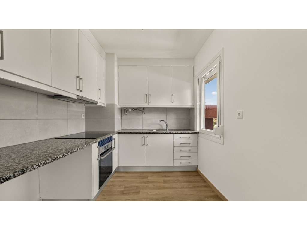 Apartamento T2 Remodelado nos Olivais-0