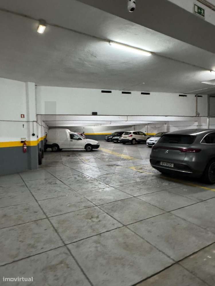 Garagem para Estacionamento – Junto à Praça de Velasquez (Porto) - Grande imagem: 5/8