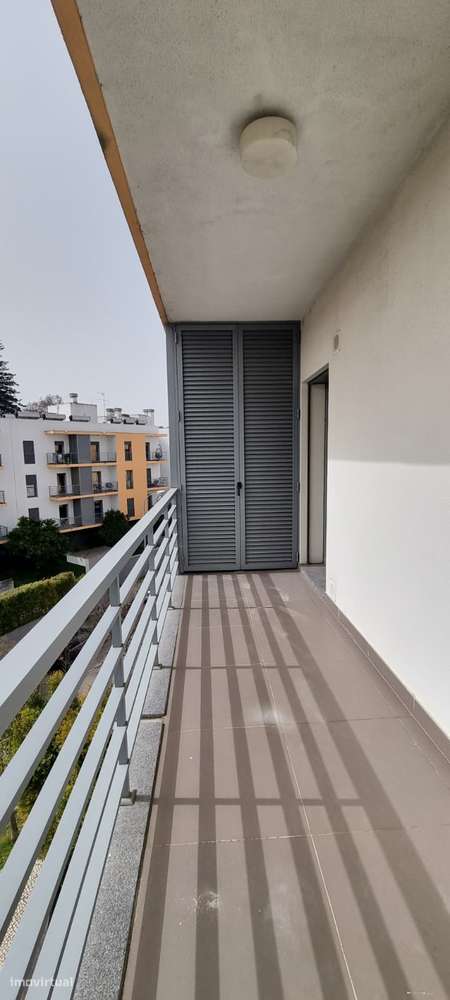 T2 com varanda, garagem e piscina em Benfica - Grande imagem: 4/10