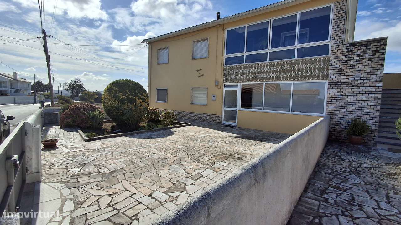 Magnifica propriedade constituída por armazém e moradia bi-familiar.-34