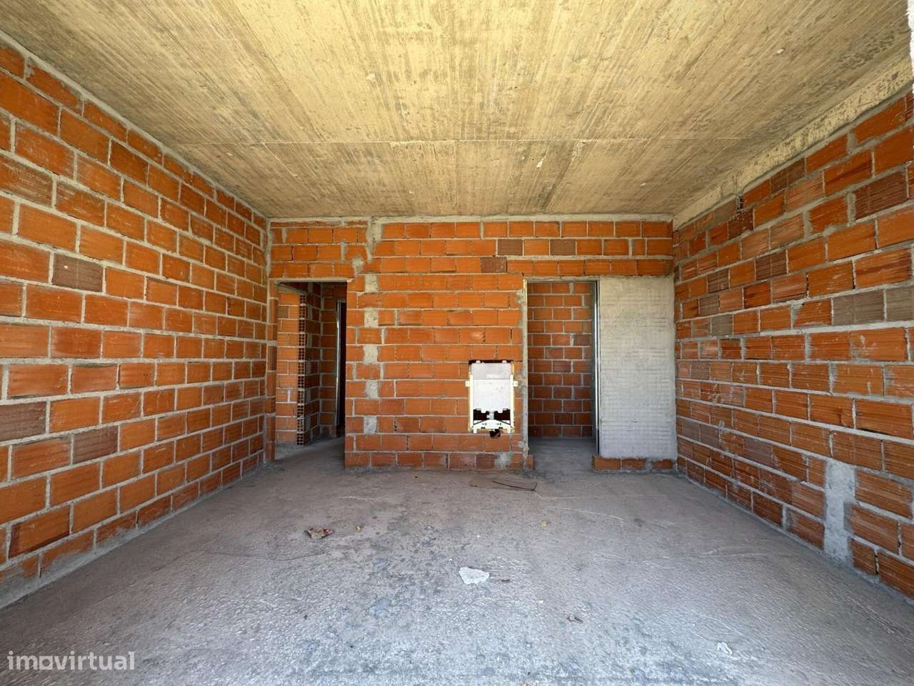 Nova Moradia T4 com Piscina na Vila de Azeitão-14