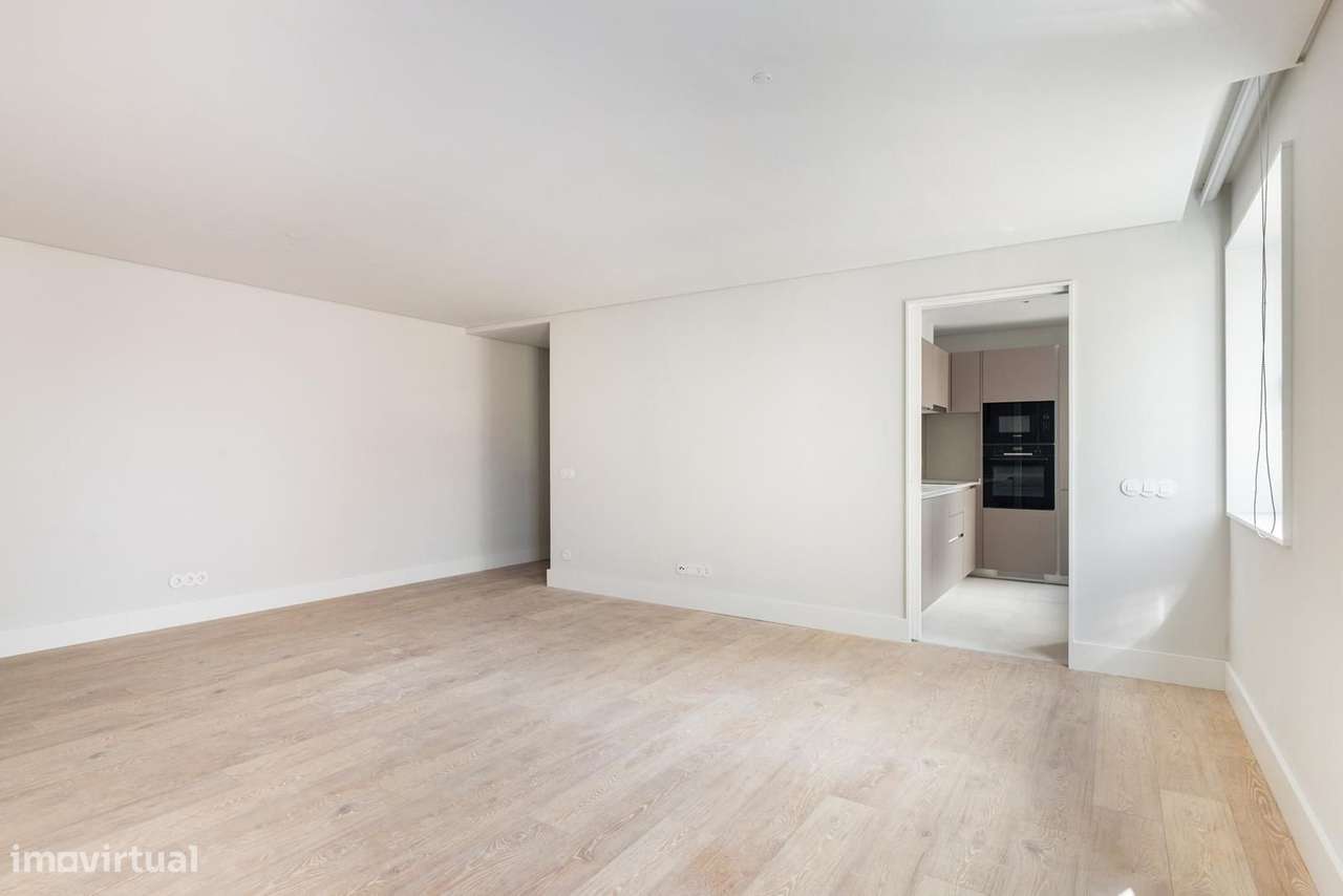 Apartamento T2 com estacionamento, Avenida Duque de Loulé, Lisboa - Grande imagem: 4/27