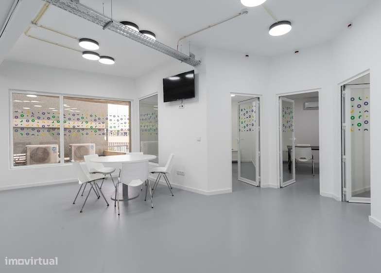 Loja Comercial com Potencial Único – Ferreira Lapa / Bom Sucesso, Port-10