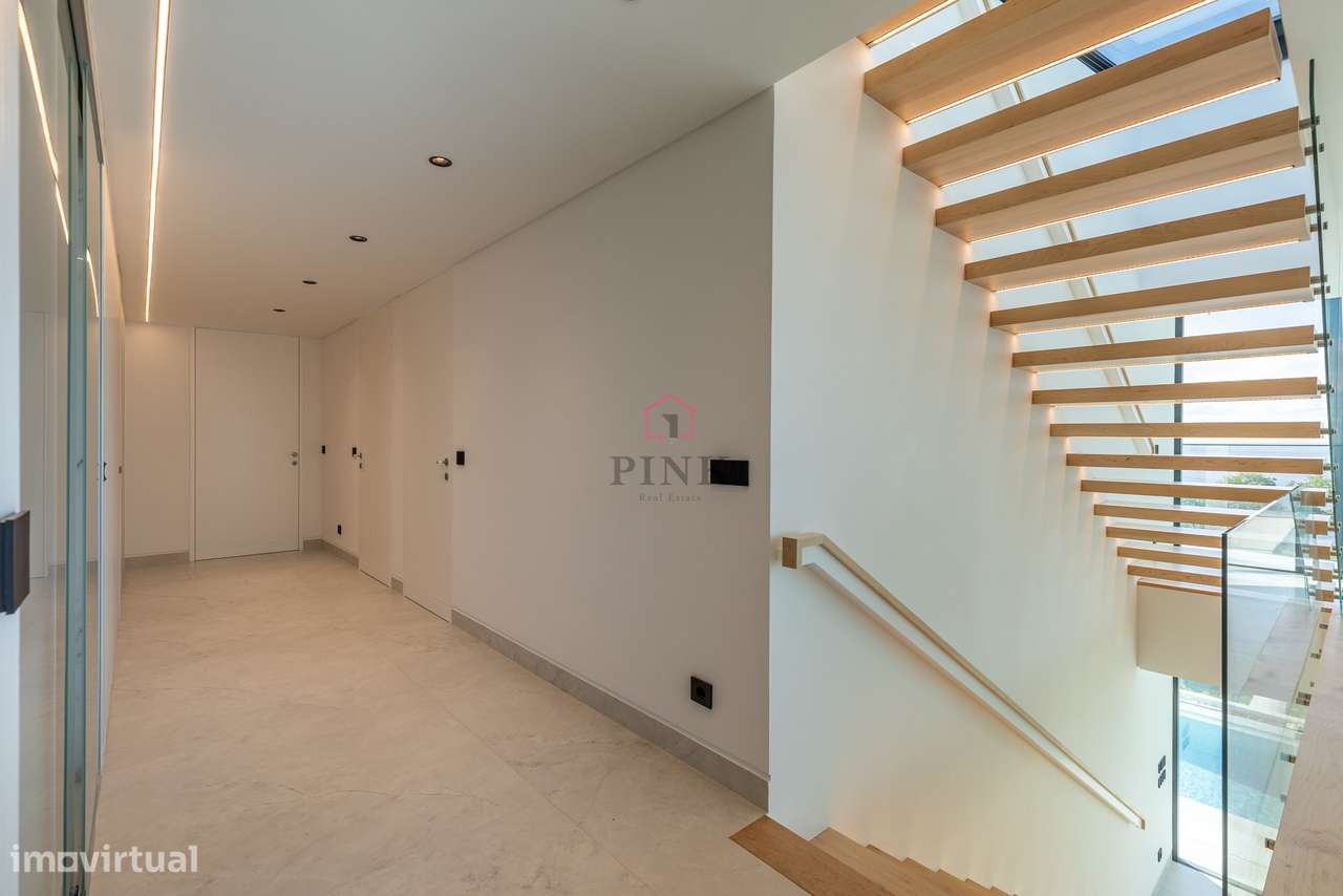 Moradia de Luxo com Piscina - T4 no Funchal-26