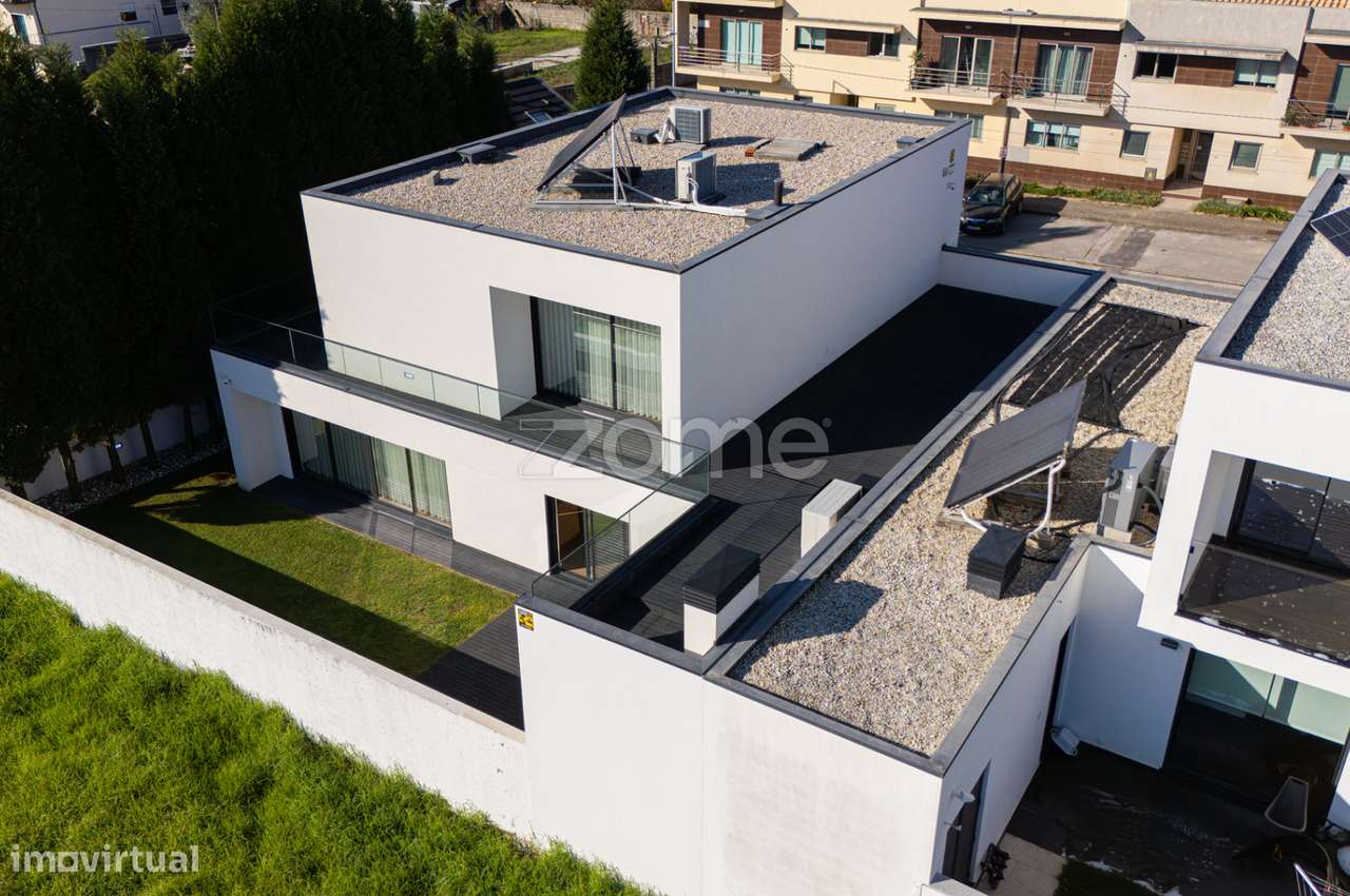 Moradia T4 de Luxo em São Bernardo - Grande imagem: 1/24