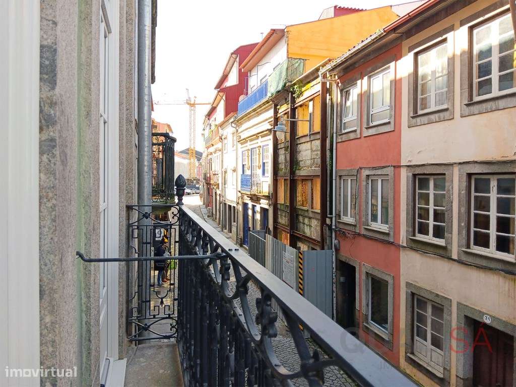 Apartamento T0+1 novo com varanda, equipado e mobilado, no centro h... - Grande imagem: 3/29