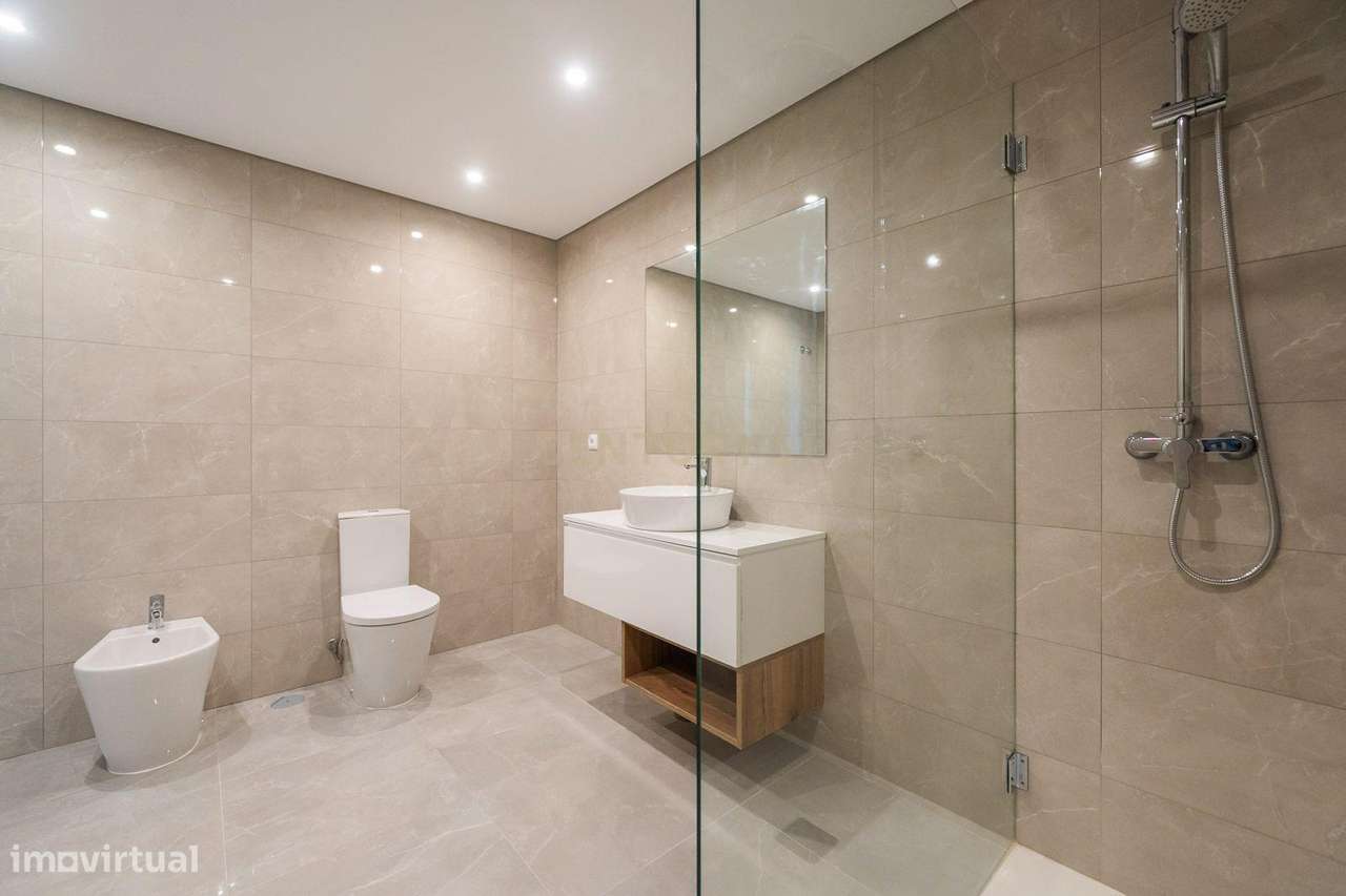 Sintra - Bolembre , moradia T4 nova, construção moderna e linhas conte-16