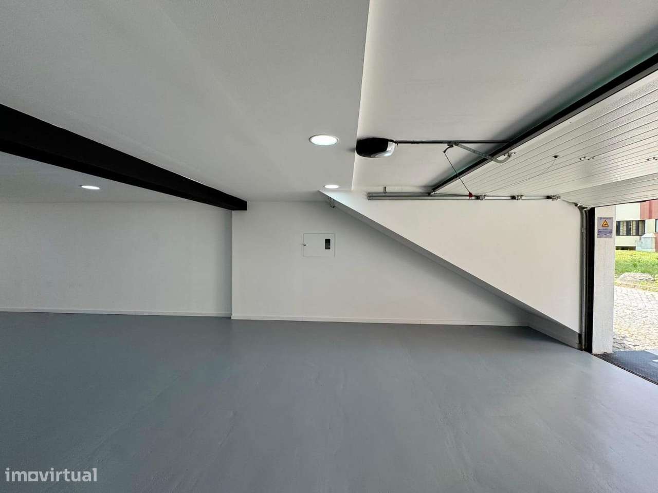 Garagem/Armazém para Venda – Totalmente Restaurado-22