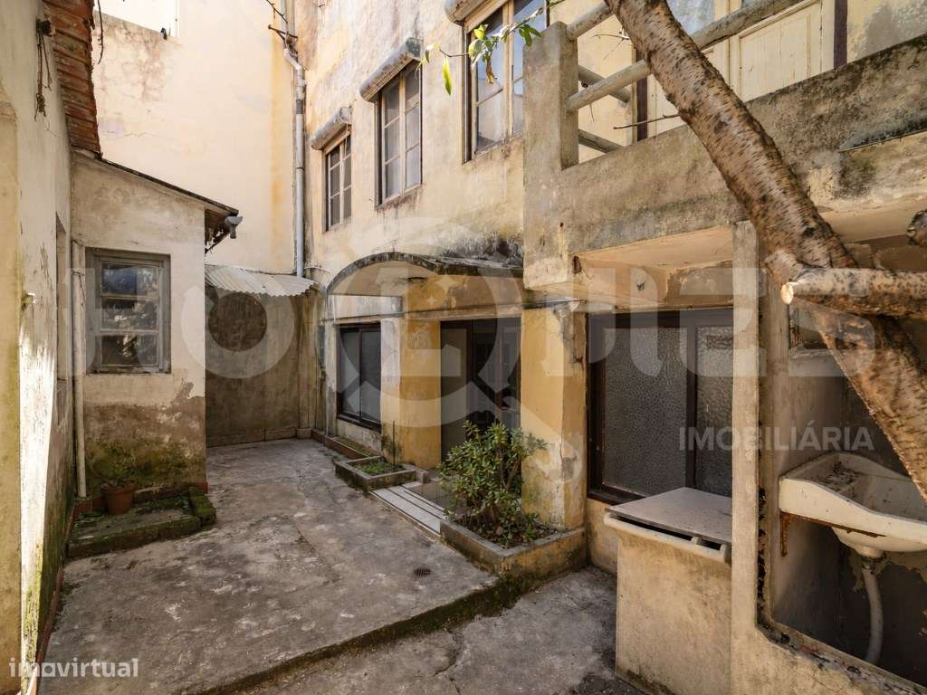 MORADIA COM 3 APARTAMENTOS NO CENTRO HISTÓRICO FIGUEIRA DA FOZ-19