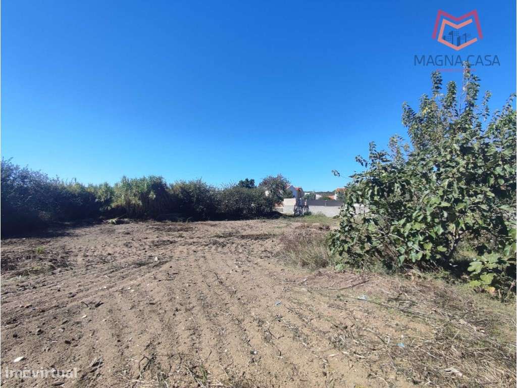 Moradia em Propriedade Total com 3 apartamentos T3, + 1 apartamento...-20