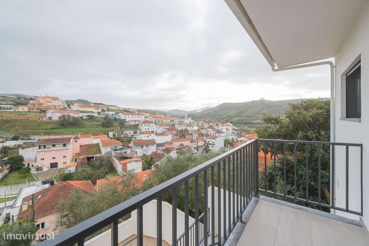 Moradia T3 localizada na aldeia de Cheleiros - Mafra-25