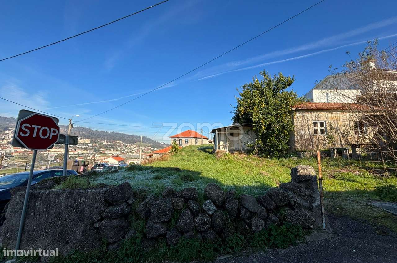 Duas moradias para restauro em Nespereira, Guimarães - Grande imagem: 2/16